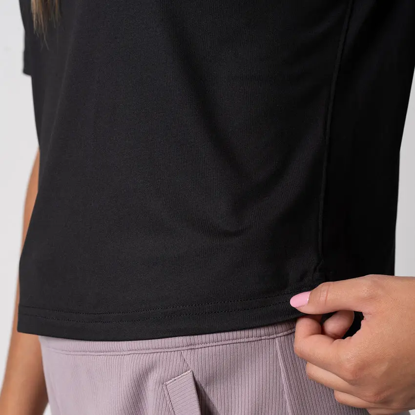 2025-WomensCourtCropTee-Black-02.webp