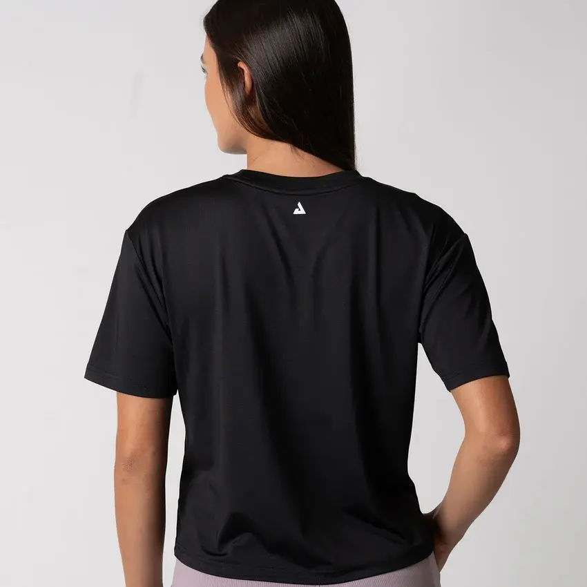 2025-WomensCourtCropTee-Black-03.webp